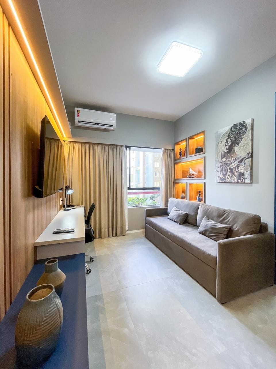 Bed, TV and multimedia, Living room, air conditioner