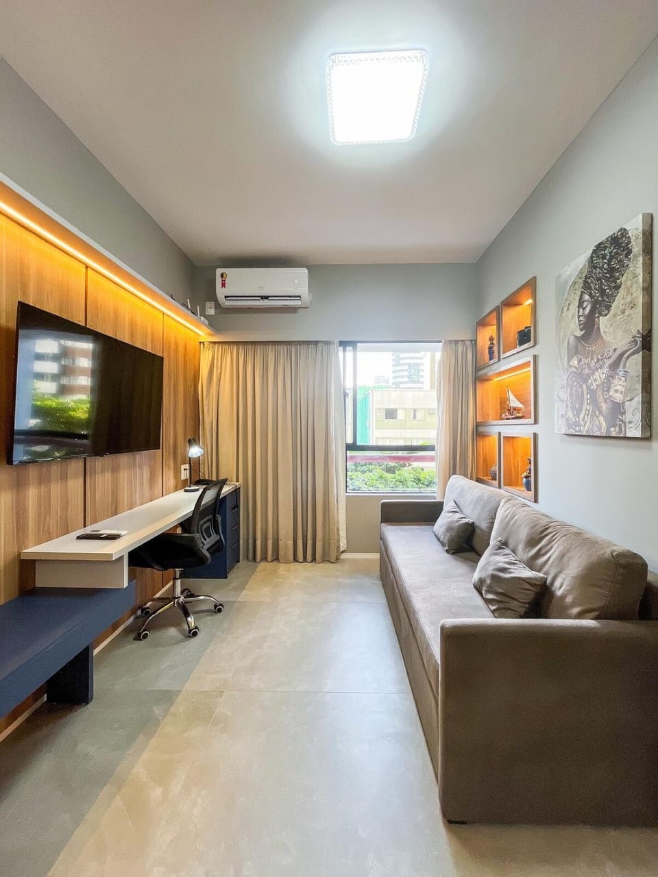 Communal lounge/ TV room, TV and multimedia, Living room, Seating area, air conditioner