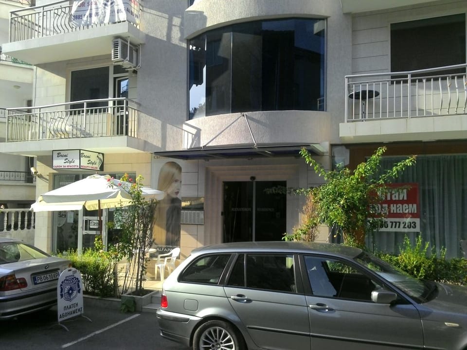 Facade/entrance