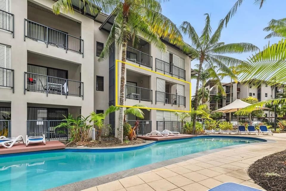The Trinity Duo - Resort Comfort near Beach & Dining Apartment in Cairns