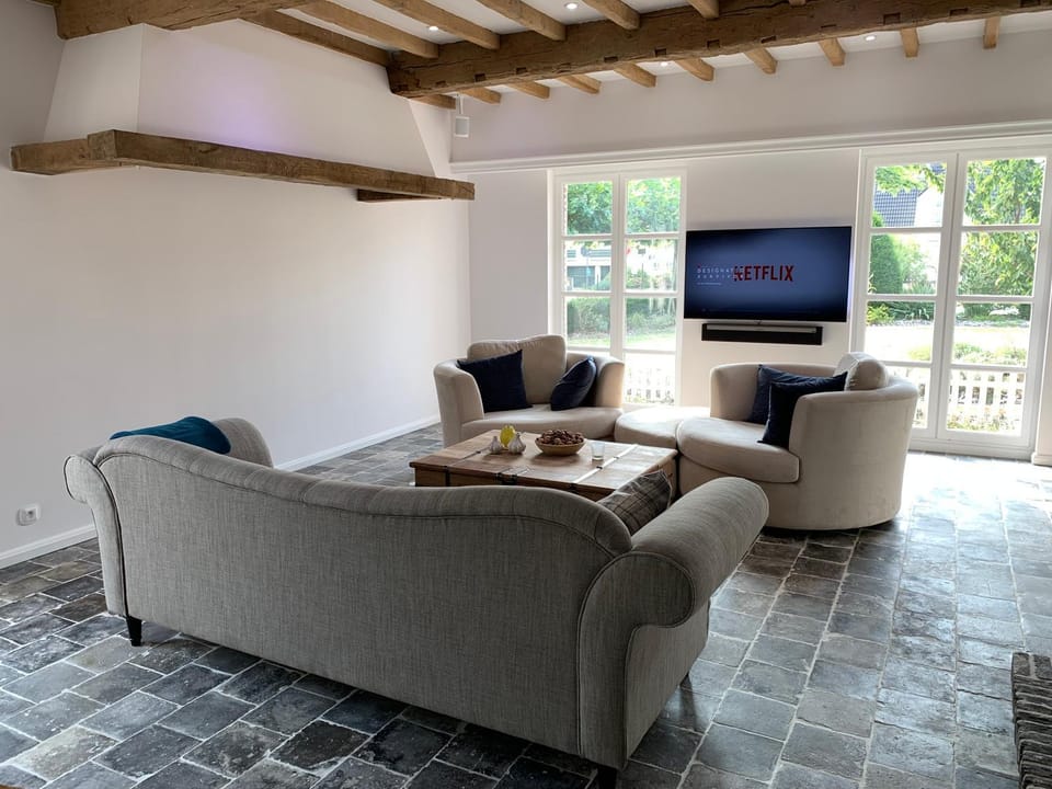 TV and multimedia, Living room, Seating area