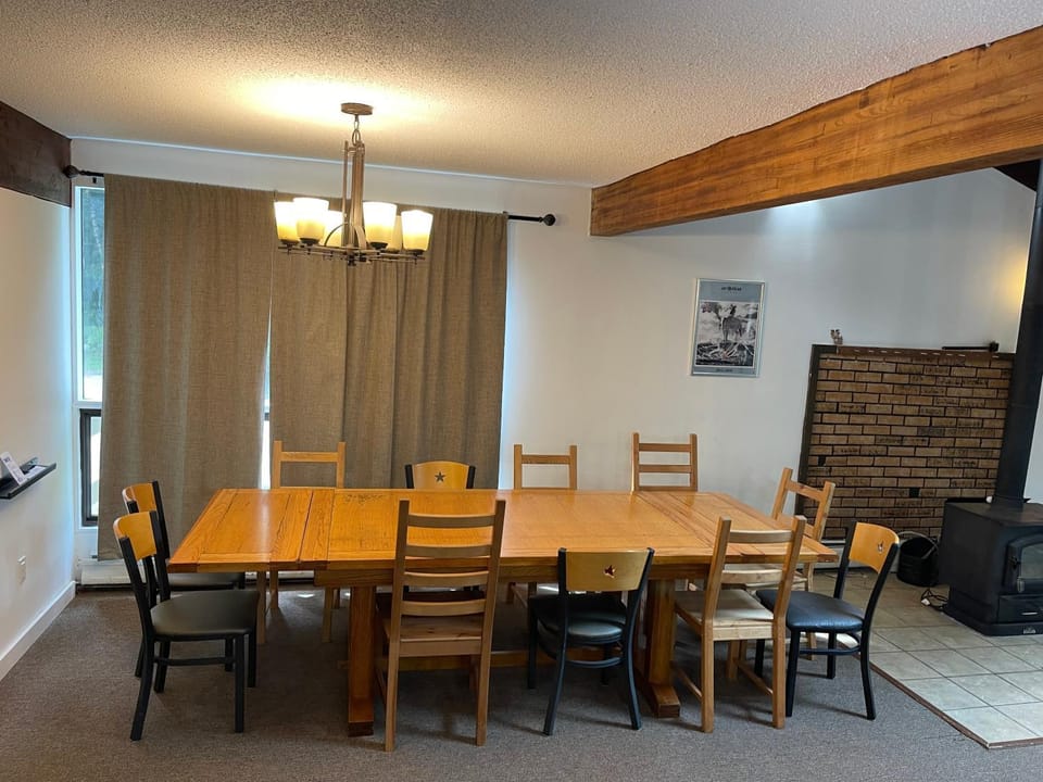 The Killington Chalet 2-Hot Tubs, Sauna, 24 Pair Boot and glove Dryer Chalet in Mendon