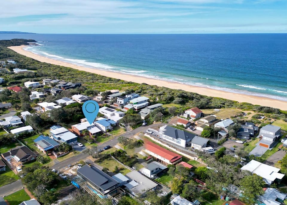 Lumina - Fireplace - 3 Mins Walk to Beach House in Culburra Beach