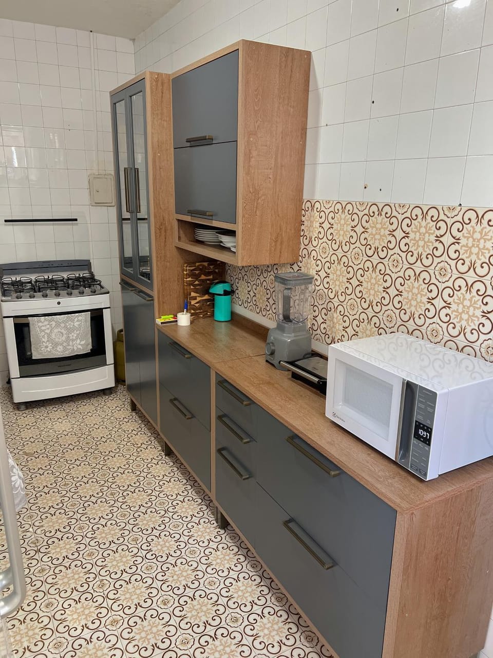 Coffee/tea facilities, Kitchen or kitchenette, microwave, stove, toaster