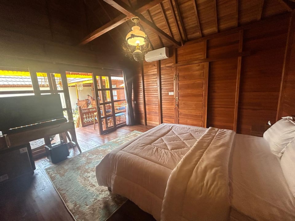 Orange wooden homestay Vacation rental in Kuta Selatan