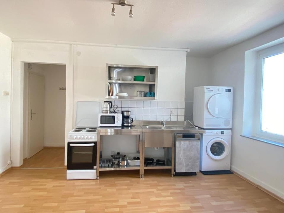 Kitchen or kitchenette, washing machine, dryer