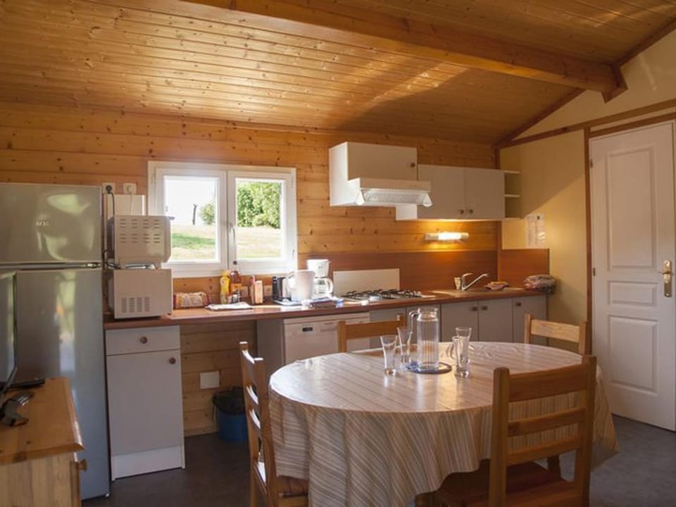 Chalet spacieux pour 8 pers - Vue étang - Terrasse - API-1-52-224 Campground/ 
RV Resort in Occitanie