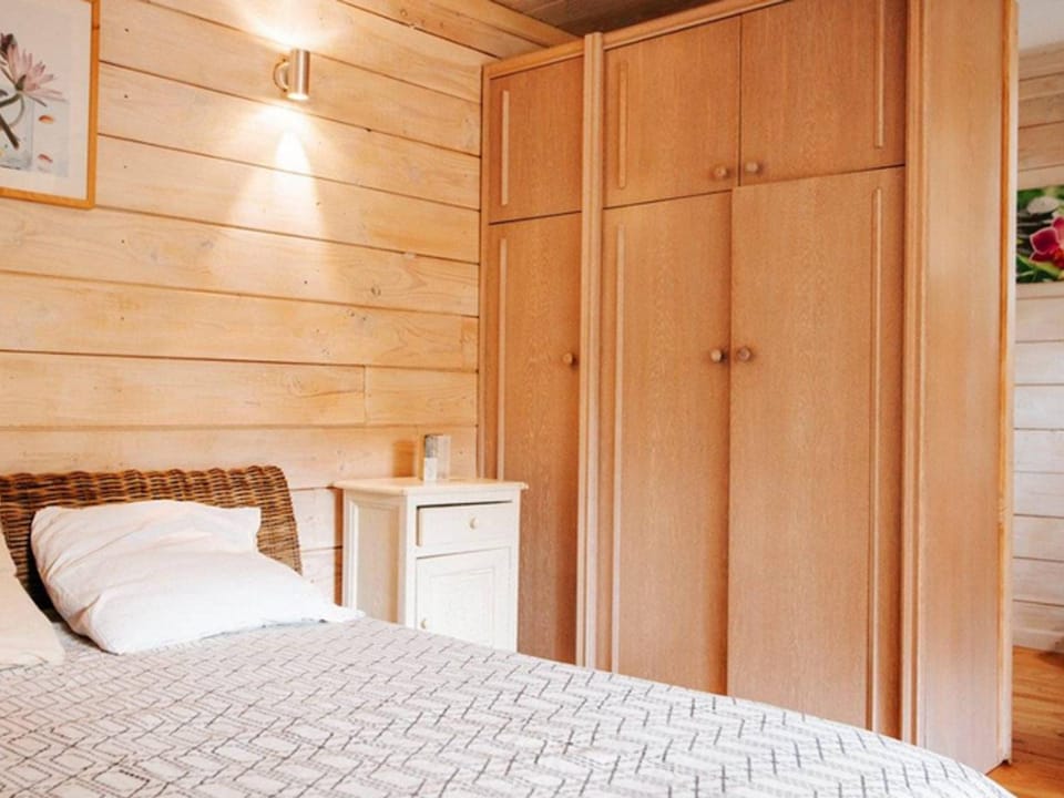 Chalet avec Jacuzzi et Terrasse à Bormes-les-Mimosas - API-1-52-310 Campground/ 
RV Resort in Bormes-les-Mimosas