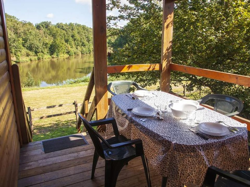 Chalet cosy pour 5 pers. avec terrasse, vue étang - API-1-52-288 Campground/ 
RV Resort in Occitanie