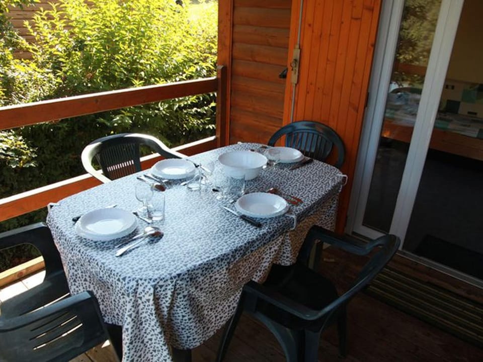 Chalet cosy pour 5 pers. avec terrasse, vue étang - API-1-52-288 Campground/ 
RV Resort in Occitanie