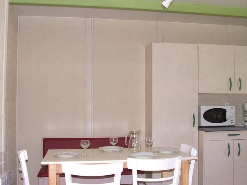 Chalet spacieux avec terrasse, 3 chambres, pour 6 personnes - API-1-52-357 Campground/ 
RV Resort in Vendays-Montalivet