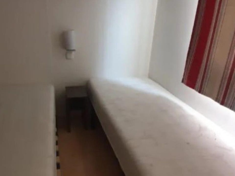 Mobil home avec terrasse dans le camping d'Anduze - API-1-52-256 Campground/ 
RV Resort in Occitanie