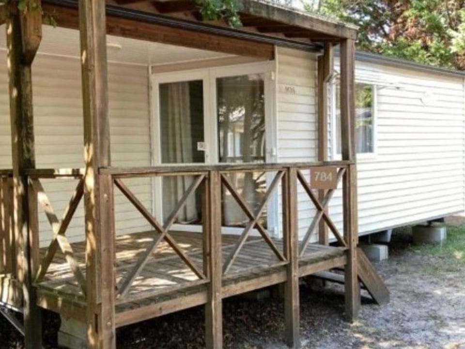 Mobil home avec terrasse dans le camping d'Anduze - API-1-52-256 Campground/ 
RV Resort in Occitanie
