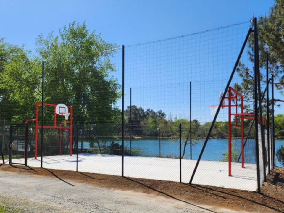 Mobil-home 32m² pour 8 pers, terrasse, Saint-Sornin - API-1-52-399 Campground/ 
RV Resort in Nouvelle-Aquitaine