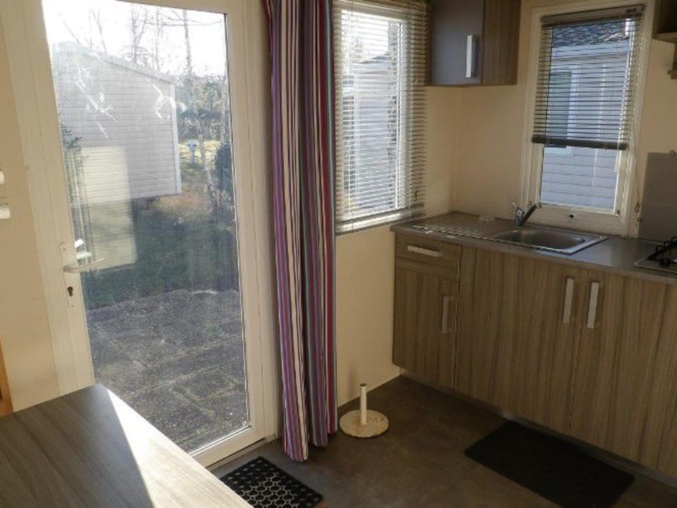 Mobil home avec terrasse - 2 personnes - API-1-52-276 Campground/ 
RV Resort in Nouvelle-Aquitaine