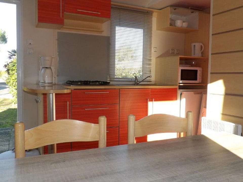Mobil home pour 6 personnes avec terrasse - API-1-52-390 Campground/ 
RV Resort in Nouvelle-Aquitaine