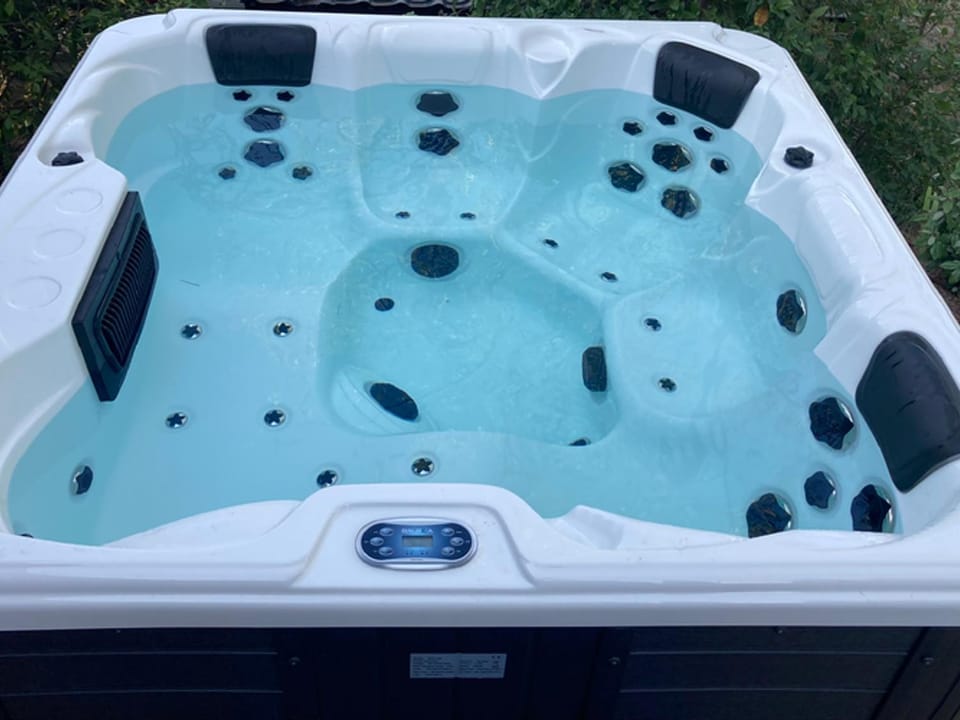 Mobil home confortable pour 8 avec SPA privatif, Terrasse - API-1-52-560 Campground/ 
RV Resort in Occitanie