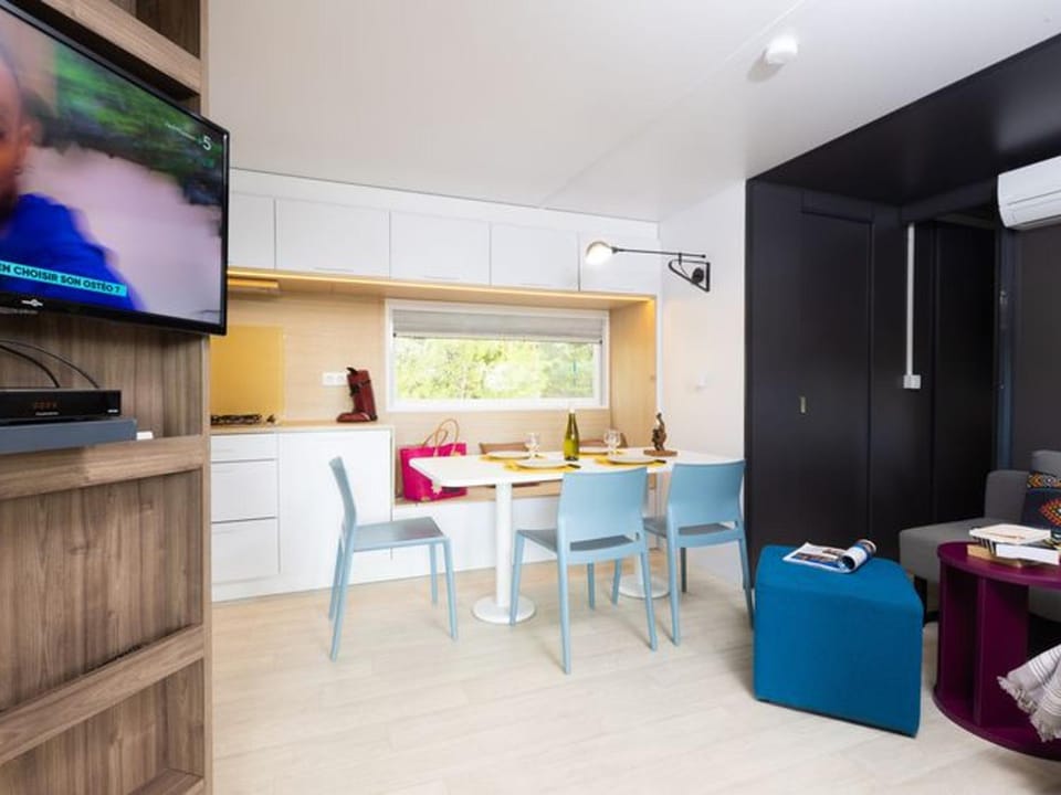 Mobil home confortable pour 8 avec SPA privatif, Terrasse - API-1-52-560 Campground/ 
RV Resort in Occitanie