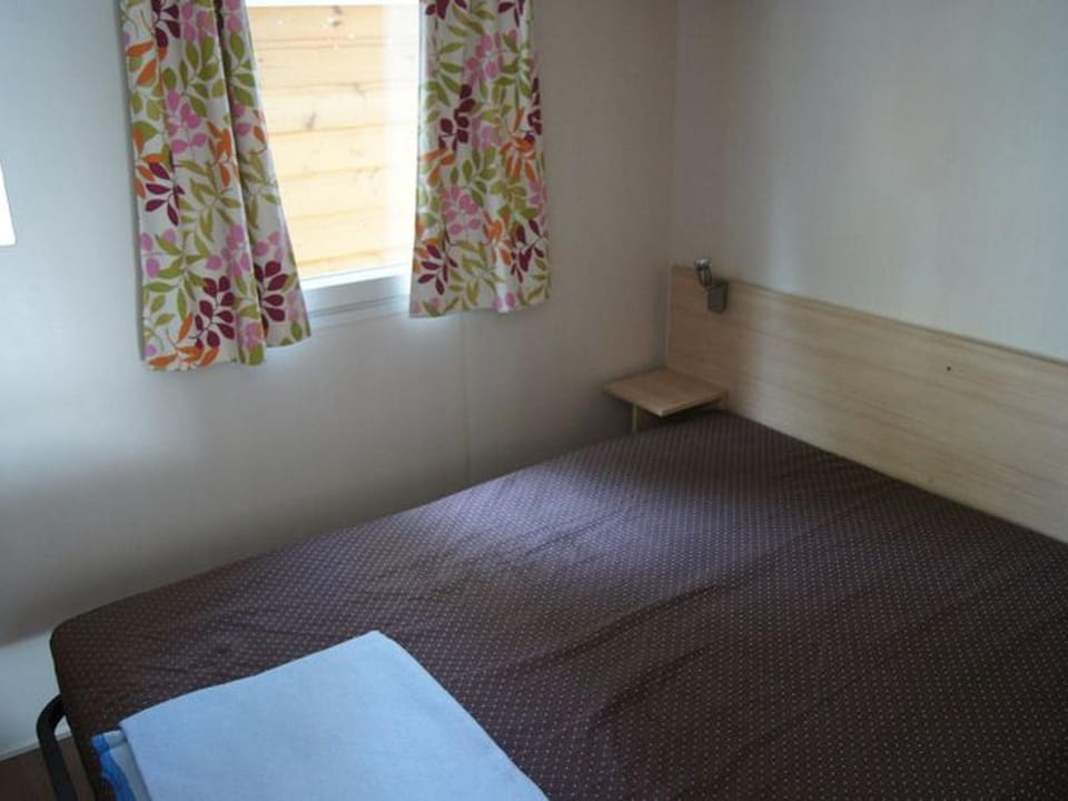 Mobil-home confortable avec terrasse pour 4 personnes à Sournia - API-1-52-622 Campground/ 
RV Resort in Occitanie