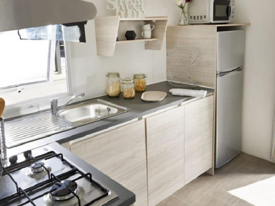 Mobil-home pour 4 avec terrasse à Saint-Maurice-d'Ibie - API-1-52-480 Campground/ 
RV Resort in Provence-Alpes-Côte d'Azur