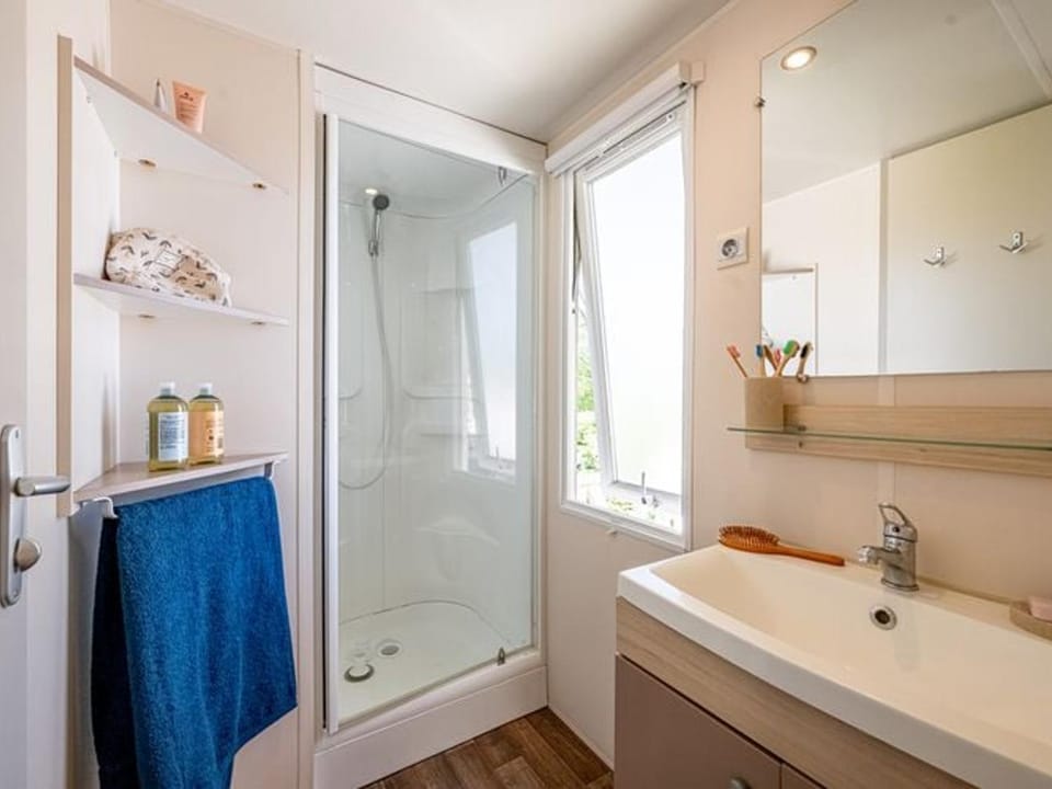 Mobil-home 6 personnes avec terrasse et vue rivière - API-1-52-544 Campground/ 
RV Resort in Occitanie