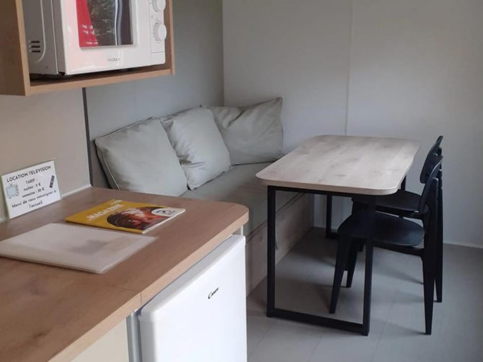Location Mobil Home avec Terrasse à Guégon - API-1-52-624 Campground/ 
RV Resort in Brittany