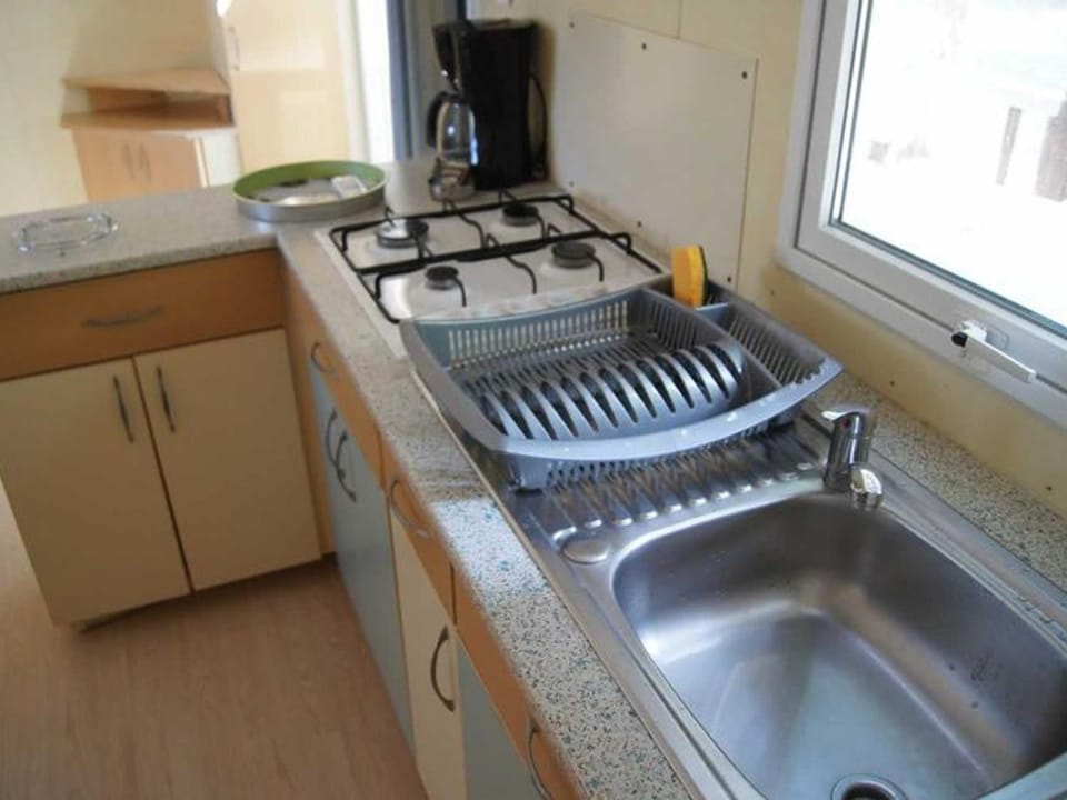 Mobil-home avec Terrasse Accueillant 6 Pers - API-1-52-631 Campground/ 
RV Resort in Occitanie