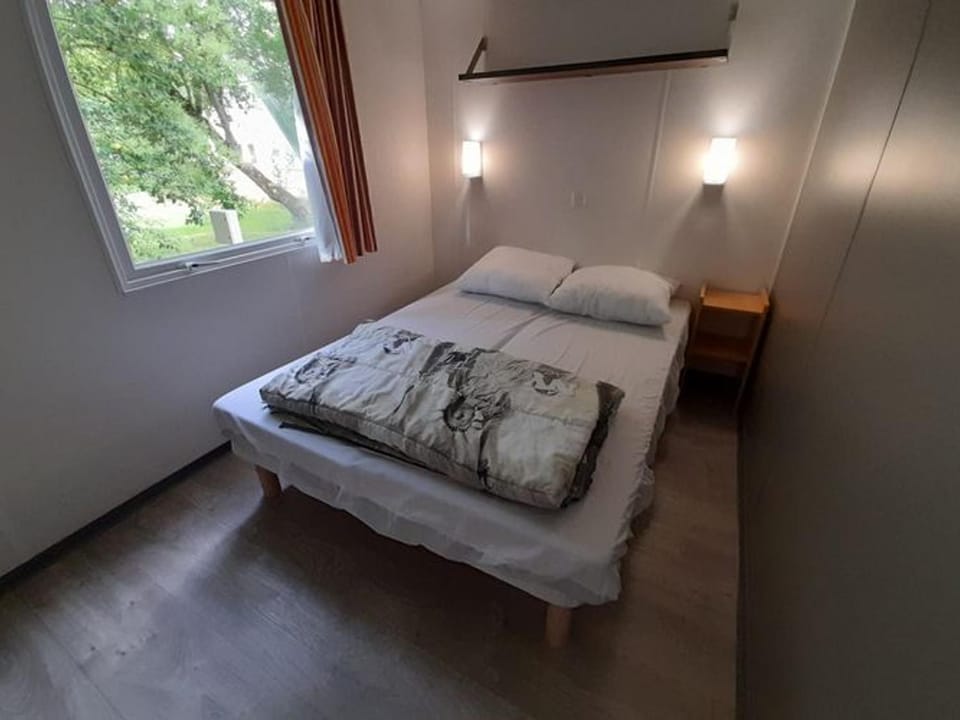 Mobil-home cosy 4 pers avec terrasse - API-1-52-750 Campground/ 
RV Resort in Nouvelle-Aquitaine