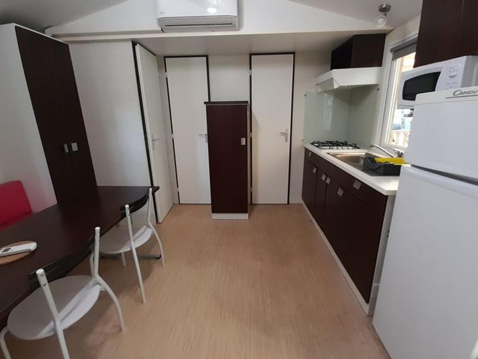 Mobil-home confortable avec terrasse, 3 chambres pour 6 personnes - API-1-52-752 Campground/ 
RV Resort in Nouvelle-Aquitaine