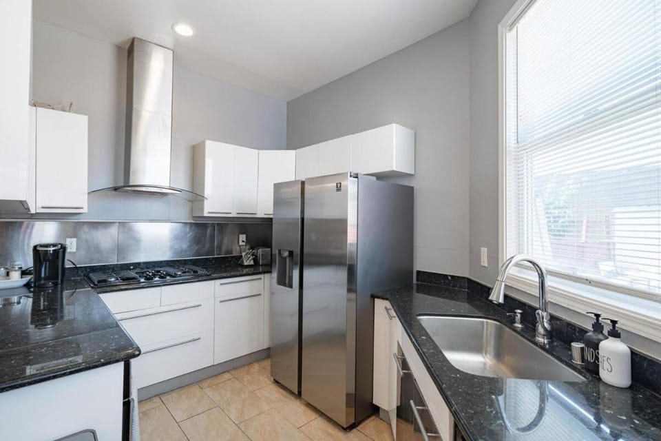 Urban 3BR 7-mins to Oakland Airport House in San Leandro