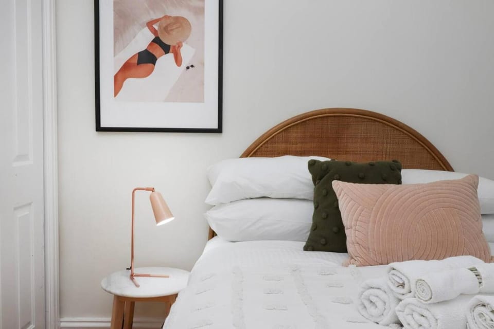 Bed, Decorative detail, Bedroom