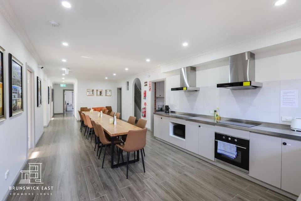 Kitchen or kitchenette, Dining area, oven, stove