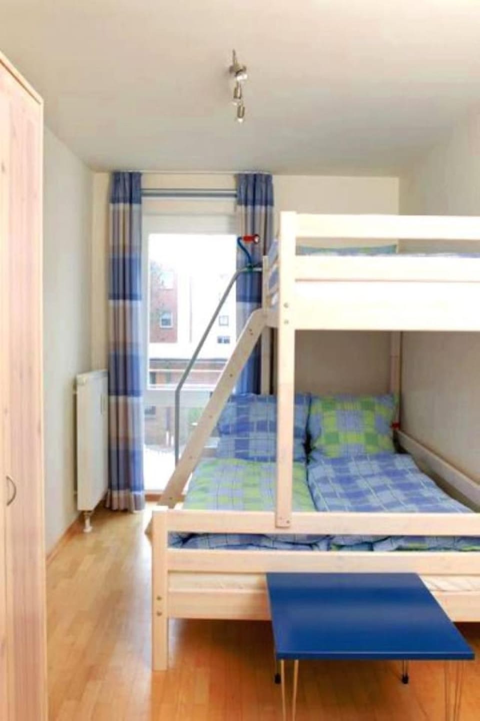 Bedroom, bunk bed