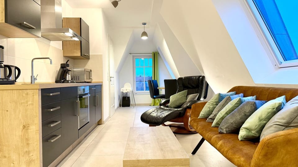 Kitchen or kitchenette, Seating area