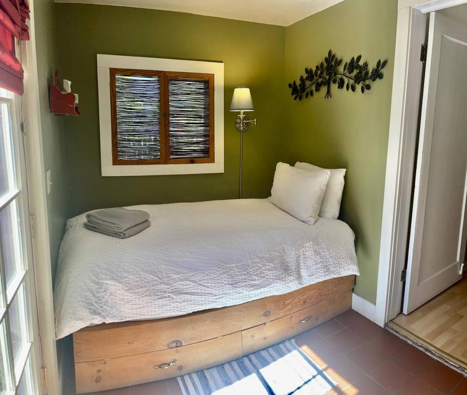 Moosewood Cottage - Hot Tub, Downtown, Dog Friendly Country House in Moab