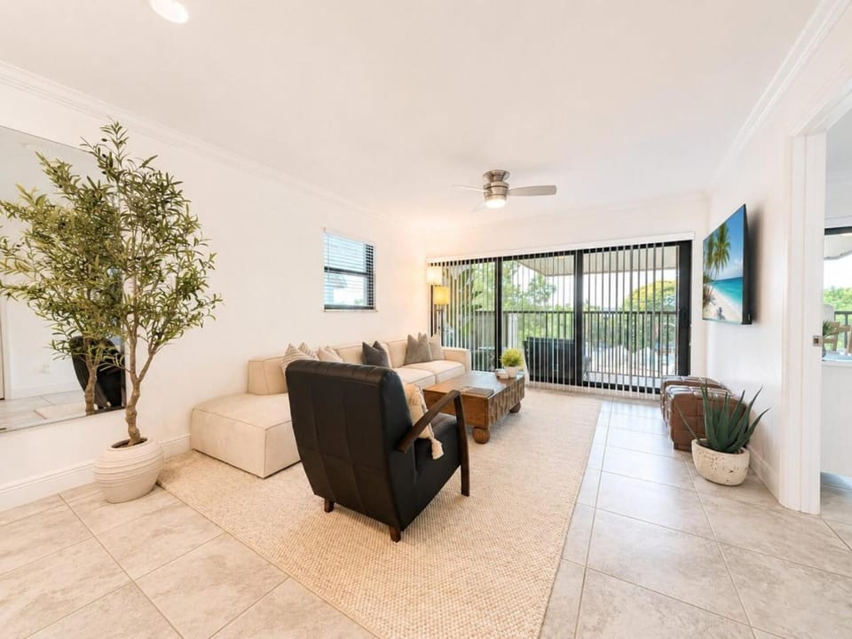 Park Shore Resort,Great views-Top Floor BLDGJ 454 House in Naples