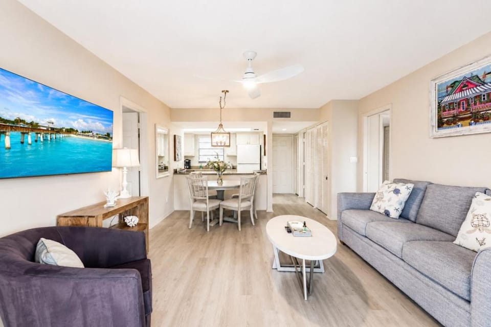 Park Shore Resort Deluxe Condo Top FloorBLDG F 339 House in Naples