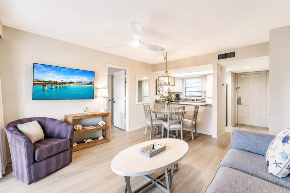 Park Shore Resort Deluxe Condo Top FloorBLDG F 339 House in Naples