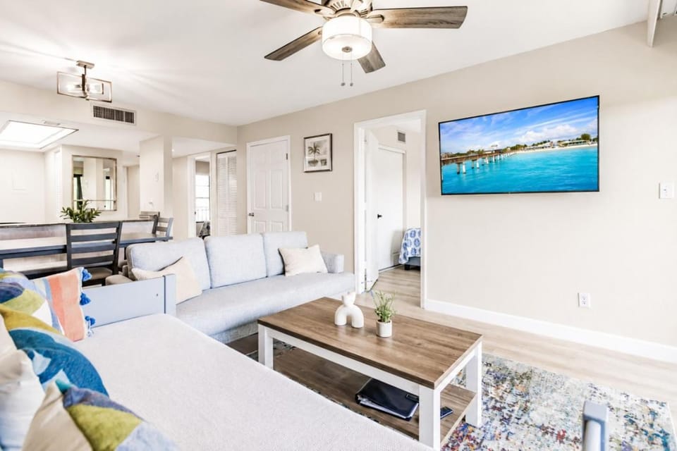 Park Shore Resort Top Floor BLDG J 455 Great View House in Naples