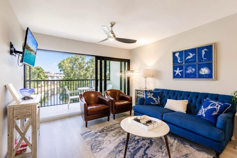Park Shore Resort- BLDG I 351 - Remodeled Apartment in Naples