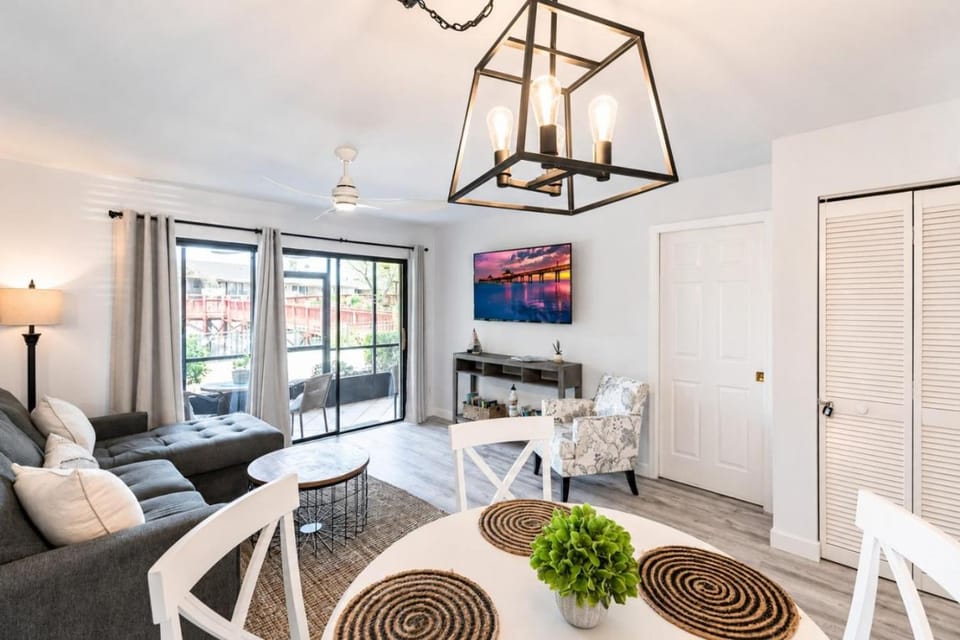 Park Shore Resort-Deluxe Condo 1st FloorBLDGE 134 House in Naples