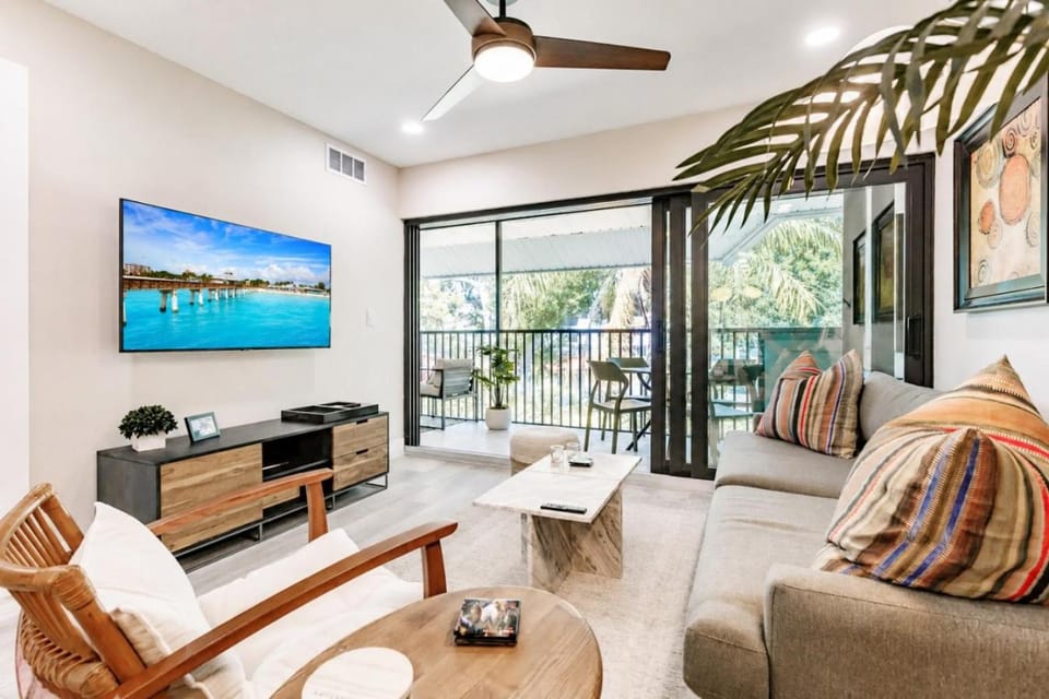 Park Shore Resort-BLDGC 218 - Amazingly remodeled Apartment in Naples