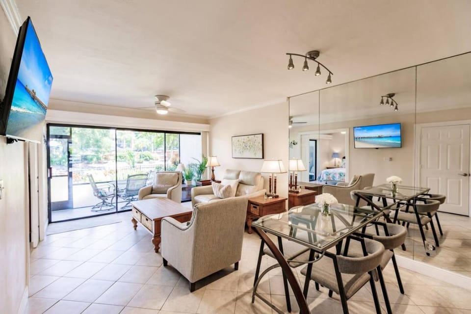Living room, Dining area