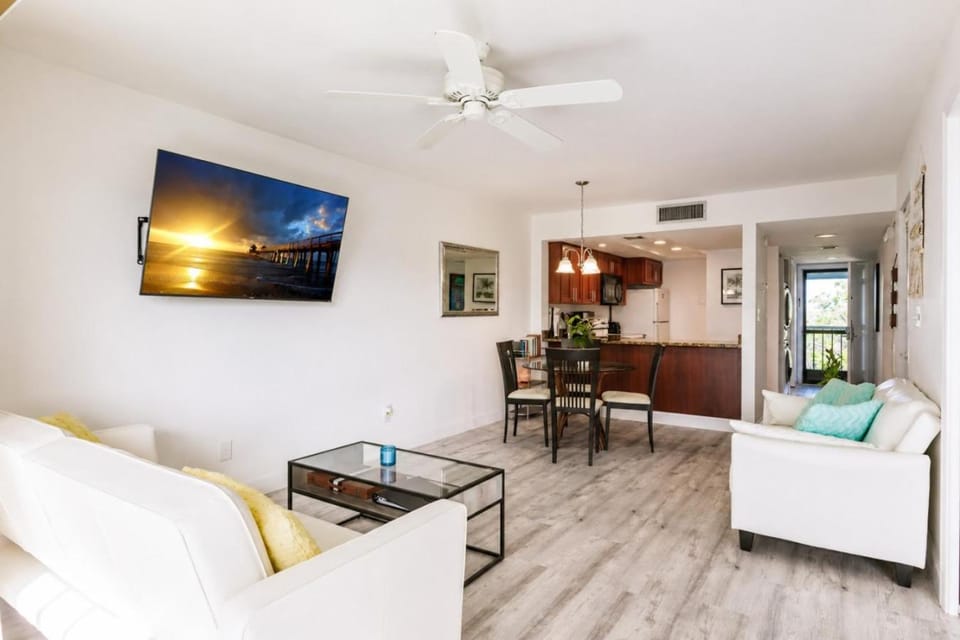 Park Shore Resort-Top Floor BLDG J 457 - Water Views House in Naples