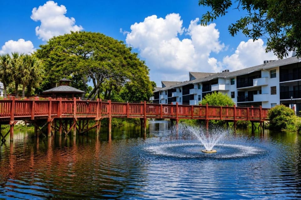 Park Shore Resort-Top Floor BLDG J 457 - Water Views House in Naples
