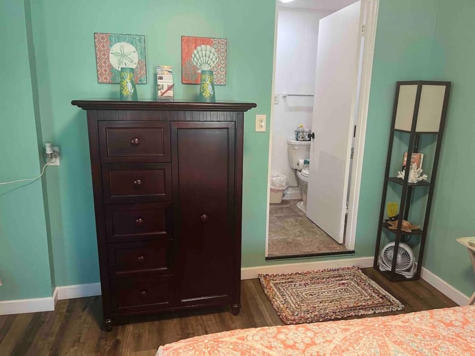 Walk 2 Restaurants-King Bed-Near Beaches and IMG. Apartment in Bradenton