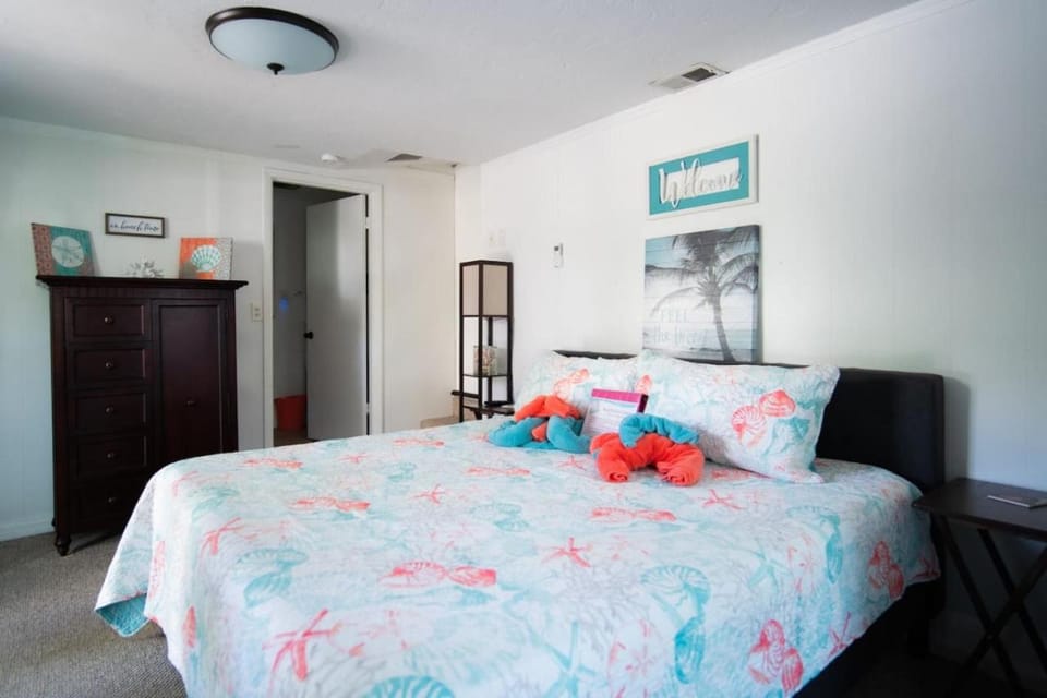 Walk 2 Restaurants-King Bed-Near Beaches and IMG. Apartment in Bradenton