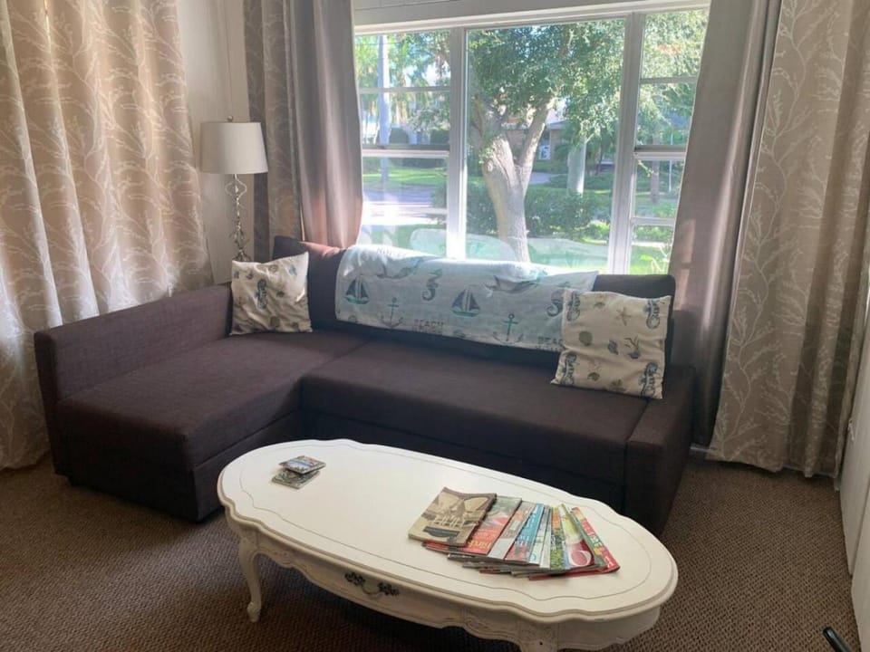 Private King Bed Suite-Near AMI Beach-Walk DTown. Country House in Bradenton