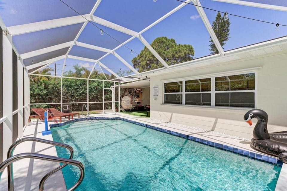 Relax-Swim-Play Games-Gym-Enjoy AMI Beach Sunsets. House in Bradenton