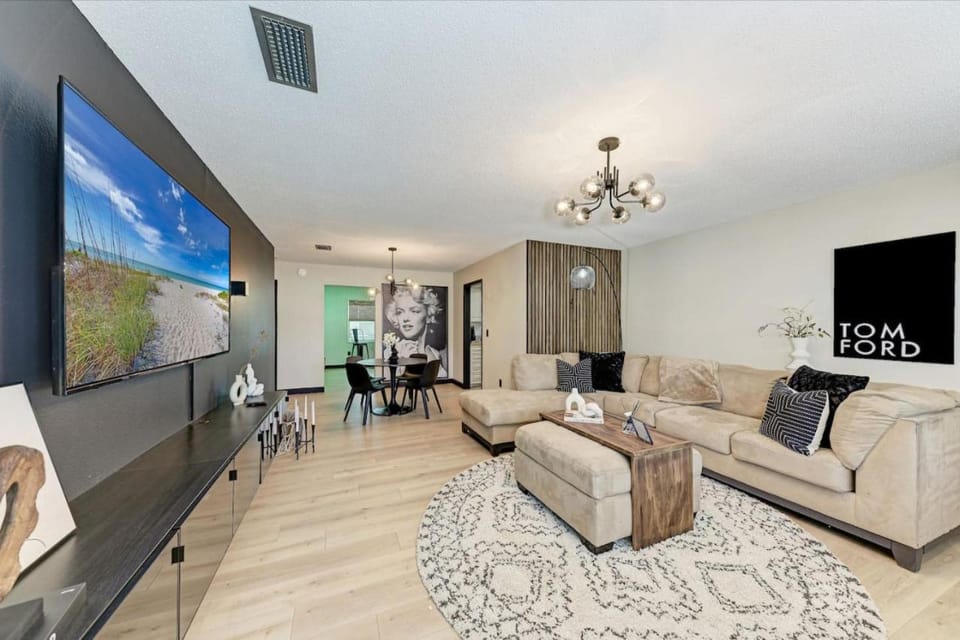 Relax-Swim-Play Games-Gym-Enjoy AMI Beach Sunsets. House in Bradenton